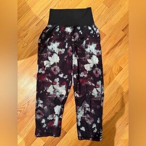 lululemon athletica Black and Purple Swift Leggings - size 4 cropped